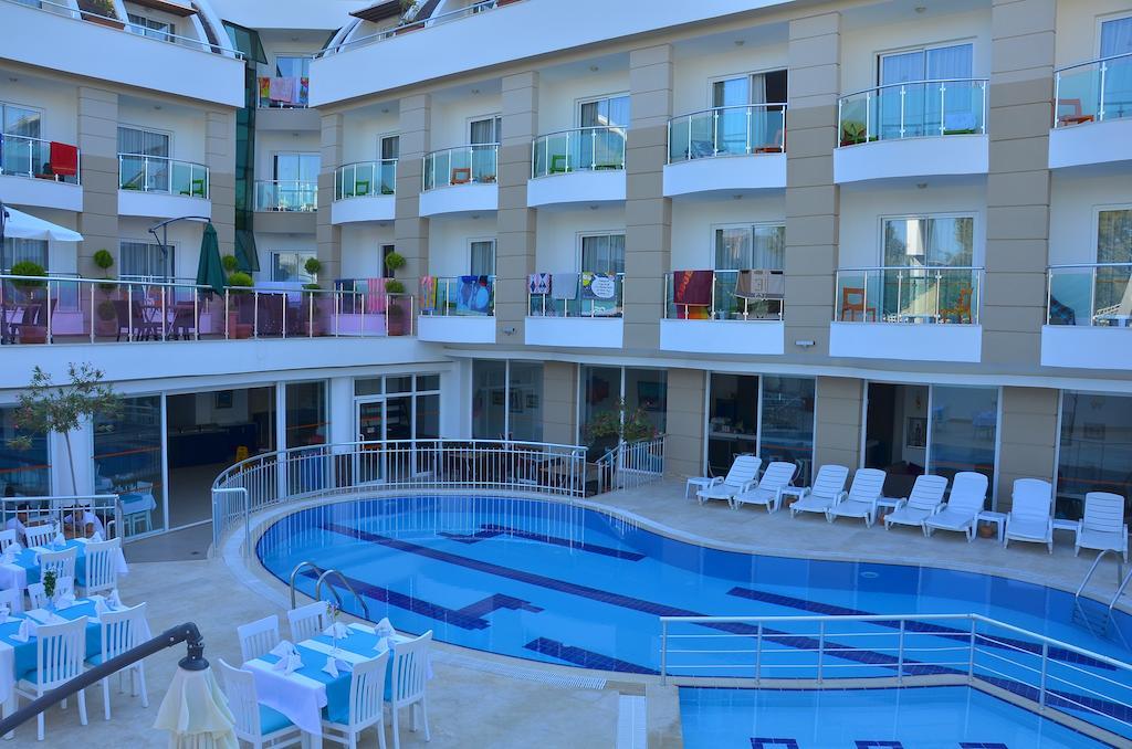 Dickman Elite Hotel Side