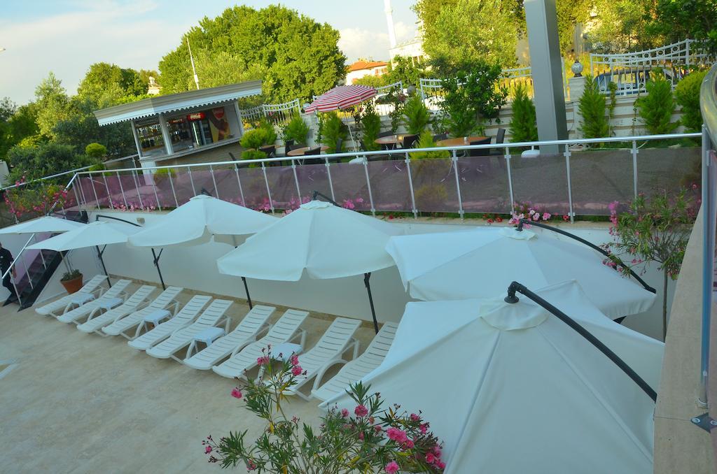 Dickman Elite Hotel Side